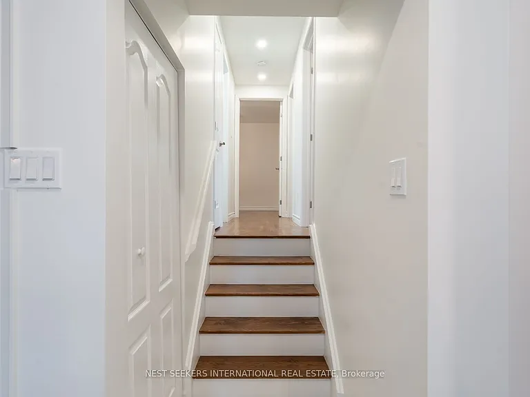 24 Thorncrest Rd — Photo 14