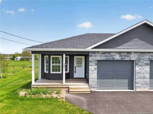 15 Braam Cres, Hillsborough, NB E4H 0B6