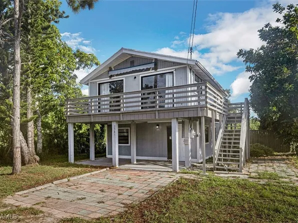 1561 Laurel Dr, North Fort Myers, FL 33917