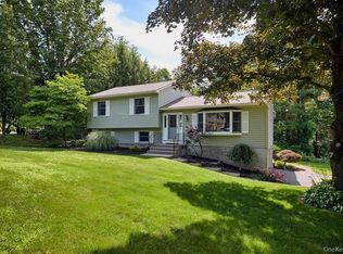 3 Talbot Dr, Pleasant Valley, NY 12569