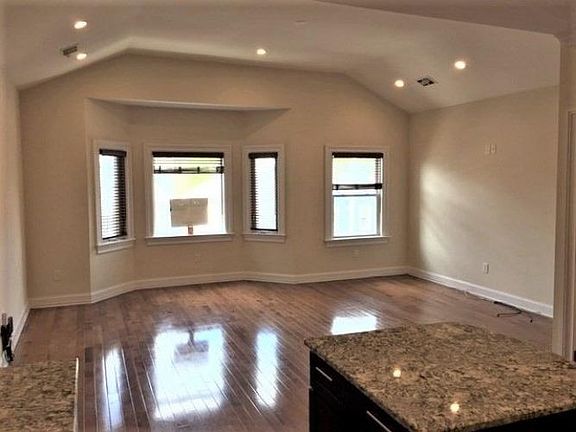 3rd image of 284 Whiton St #2