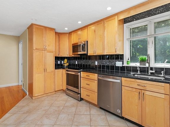 3rd image of 5 Perry Henderson Dr