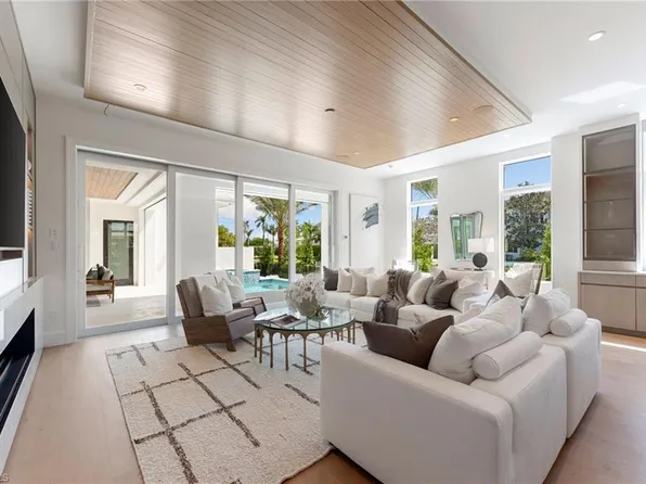 581 14th AVE S, NAPLES, FL 34102