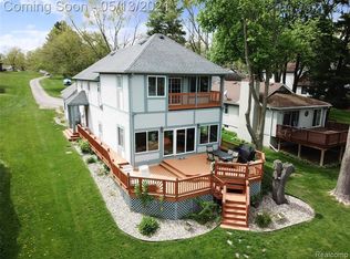 6230 Bullard Rd, Fenton, MI 48430