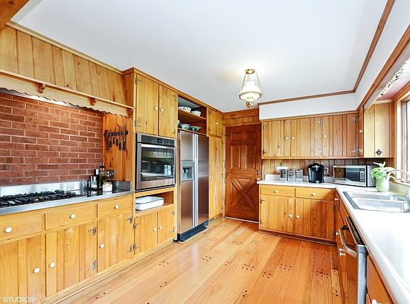 3rd image of 120 Windsor Dr