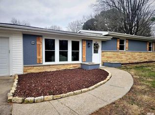 8 Edgewood Rd, Mount Vernon, IL 62864