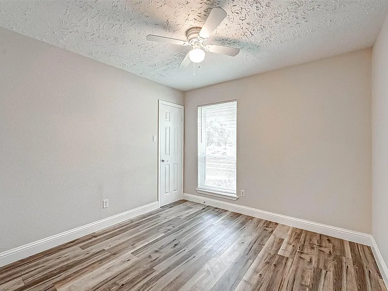6802 Glenray Dr — Photo 31