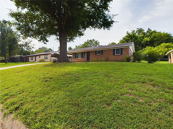 2nd image of 2204 Cottonwood Pl