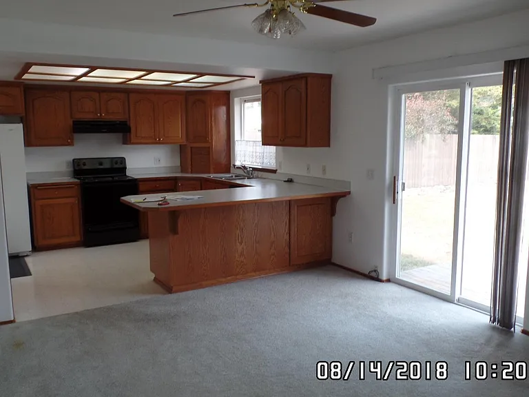 942 E Willow St — Photo 12