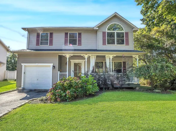 110 Herbert Street, Islip, NY 11751