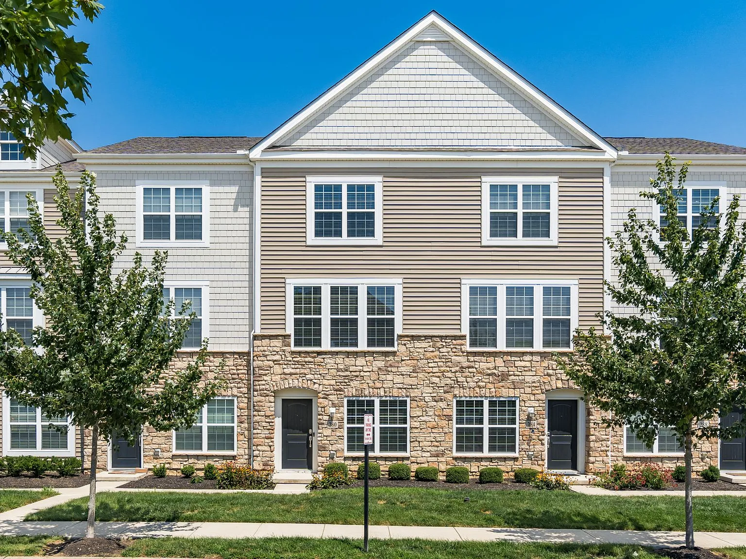 2 bed, 2.5 bath, 1504 sqft, $2,199 — Photo 2