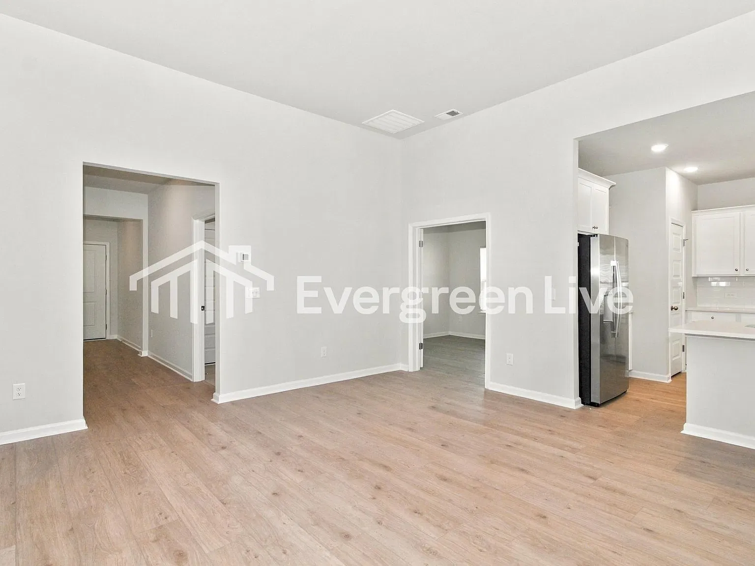 3 bed, 2.0 bath, 1748 sqft, $1,995 — Photo 2