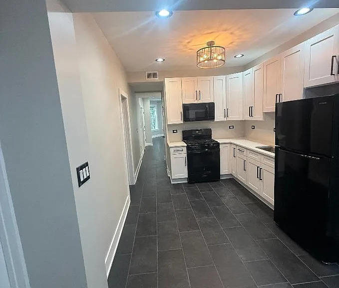 3430 N Keeler Ave — Photo 12