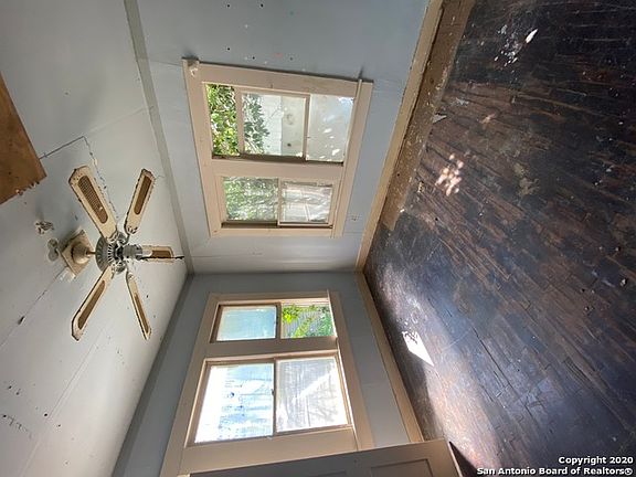 5th image of 402 Stanfield Ave