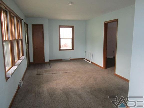 4th image of 211 N Lee Ave