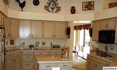 3rd image of 807 W Fountain Creek Dr