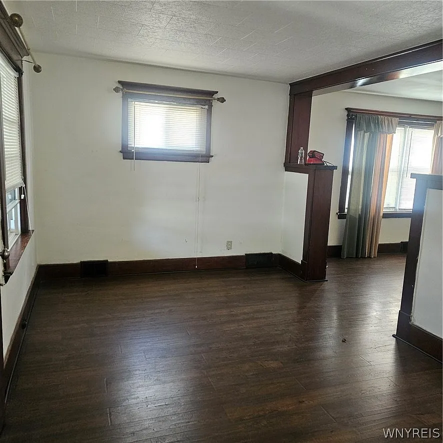 3 bed, 1.0 bath, 1065 sqft, $1,925 — Photo 4