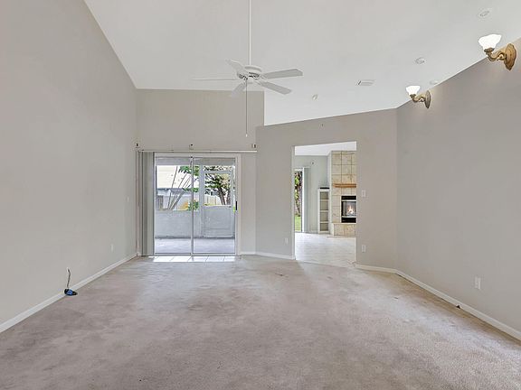 3rd image of 2712 SE Fall Street