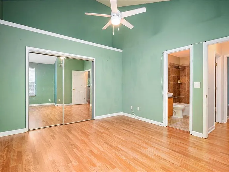 915 Wentworth Ct — Photo 16
