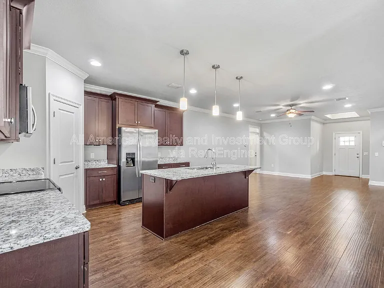 2140 Nina St — Photo 4
