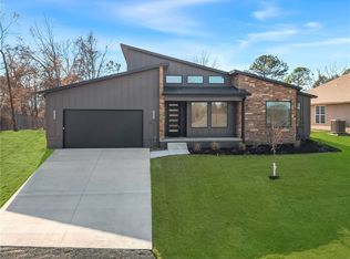 15 Reading Ln, Bella Vista, AR 72714