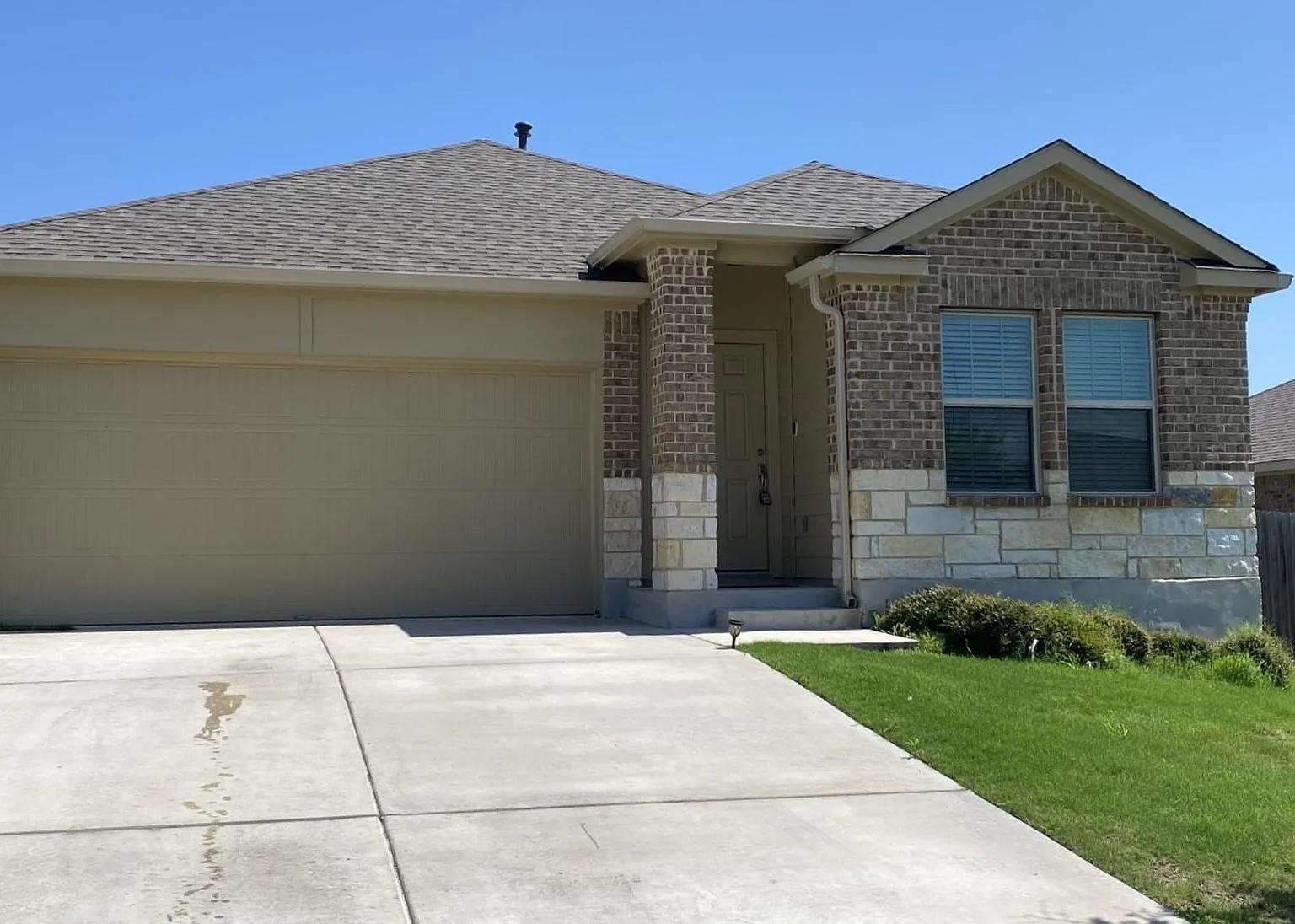 4 bed, 3.0 bath, 2015 sqft, $3,500 — Photo 1