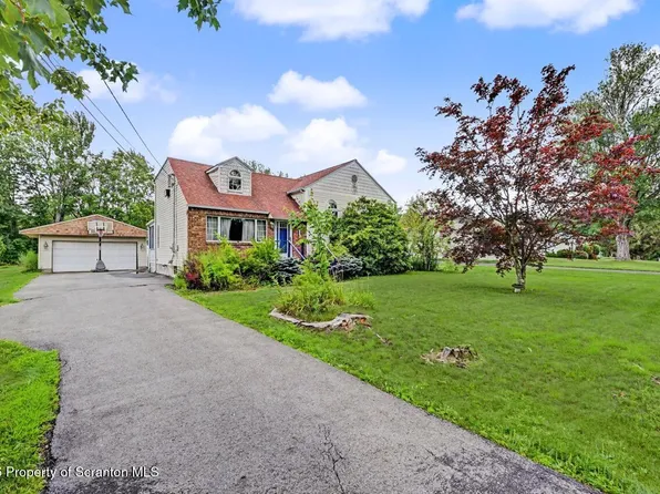 109 Larkspur Rd, Roaring Brook Township, PA 18444
