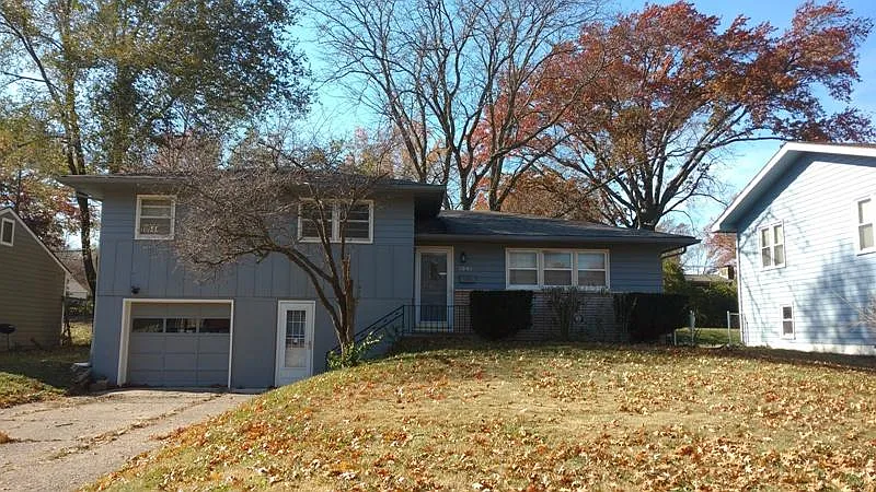 4 bed, 1692 sqft, $2,715 — Photo 2