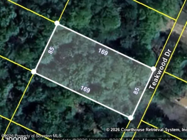 17 Teakwood Rd, Newfoundland, PA 18445