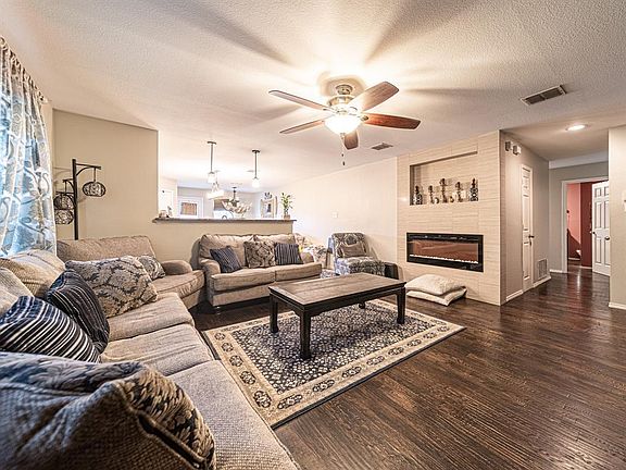 2nd image of 1446 Whitewater Dr