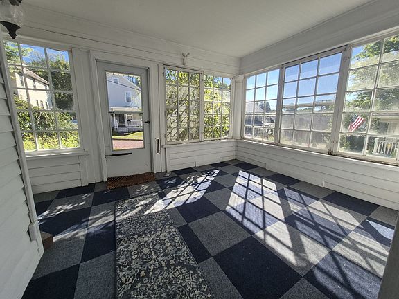 2nd image of 654 Cutler St