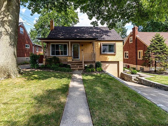 2nd image of 3668 Castlewood Ln