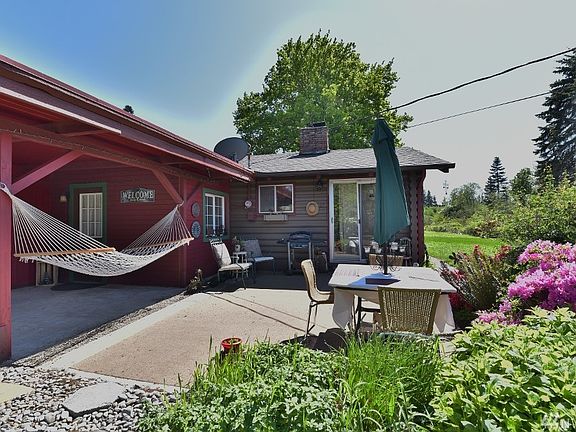 Another view of the patio area