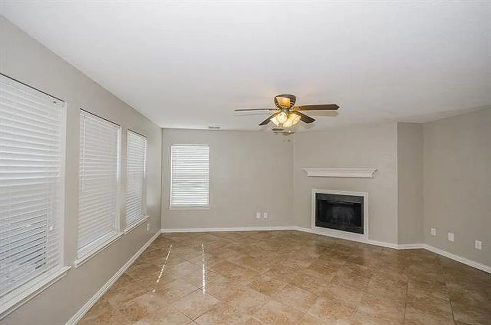 2152 Royal Acres Trl — Photo 4