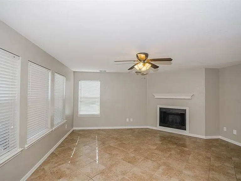 2152 Royal Acres Trl — Photo 4