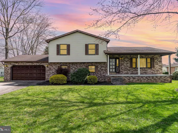 4 Strawberry Ln, Carlisle, PA 17013