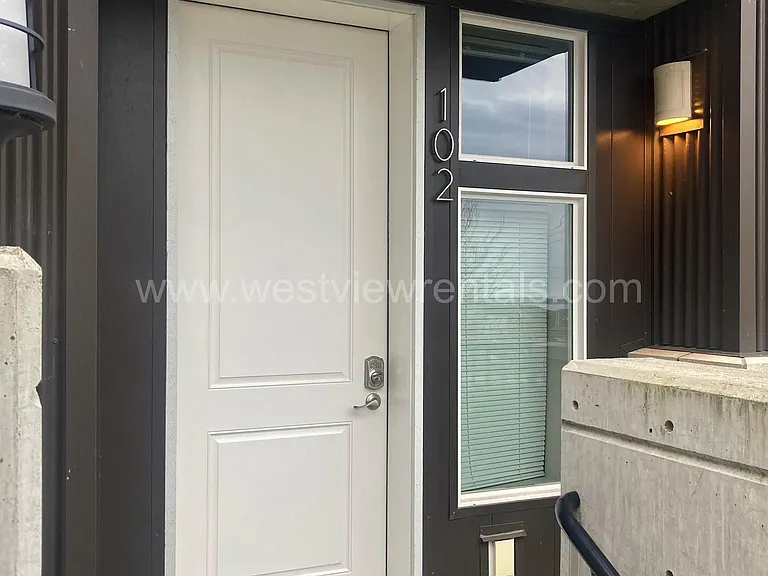 203 E Laurel St — Photo 219