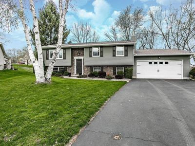127 Lake Country Dr, Syracuse, NY, 13209