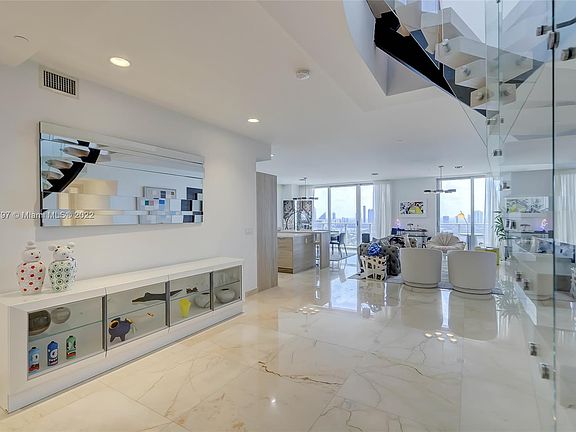 5th image of 16385 Biscayne Blvd #Penthouse 15-16
