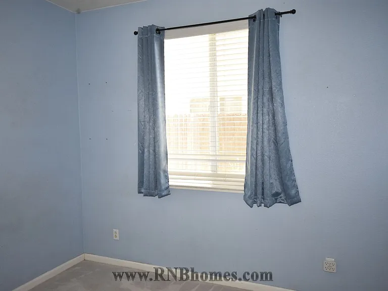 133 Marinette Ct — Photo 9