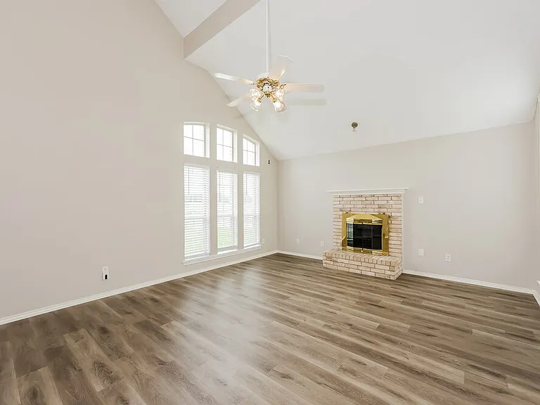300 Stone Creek Blvd — Photo 4