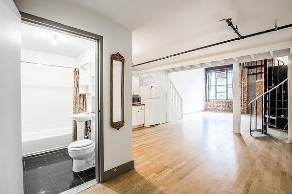 Rented by Nooklyn NYC LLC | media 28