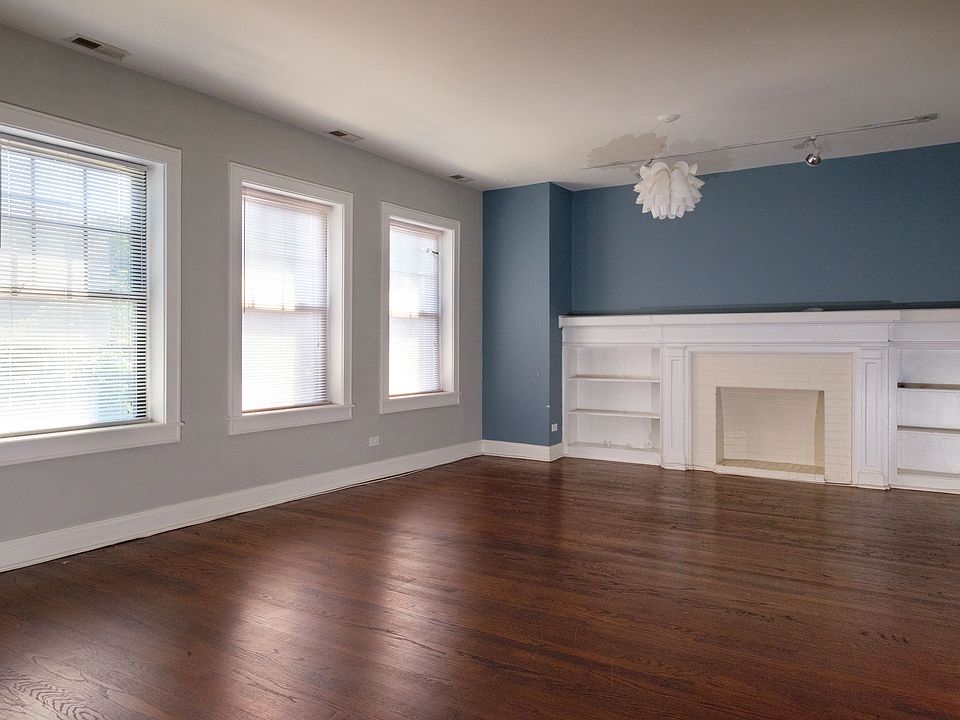 Living room, REPAINTED in neutral colors