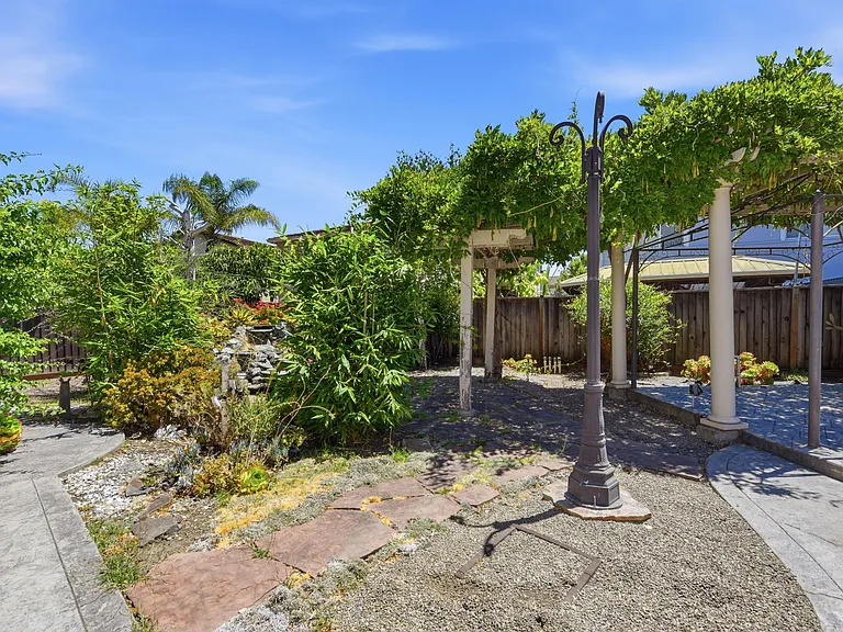 552 Stonehaven Ct — Photo 34