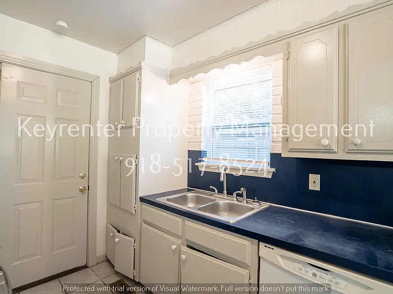 608 E Center St — Photo 8