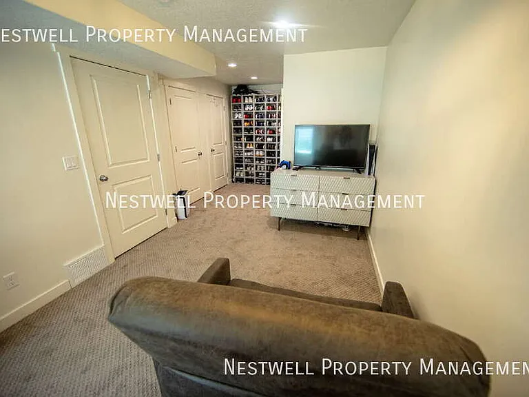 10896 S Gresham Dr — Photo 23