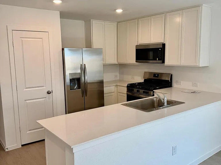 28807 Golden Wheat Ct — Photo 4