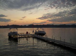 910 Diamond Lake Rd APT 11, Mundelein, IL 60060