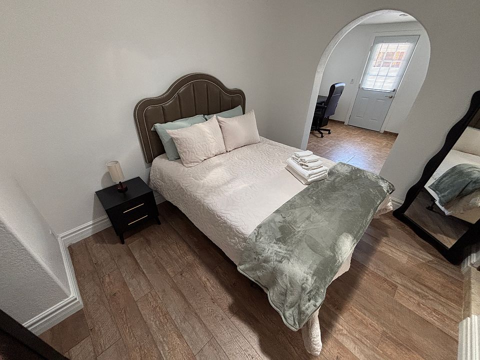 1st image of 800 Antonio Dr #2