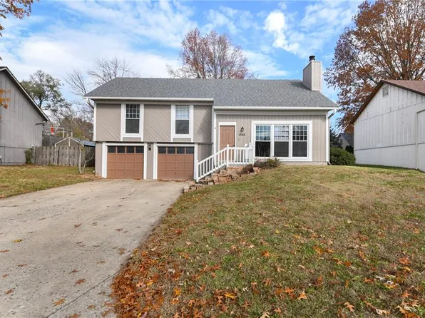 1968 E Stratford Rd, Olathe, KS 66062